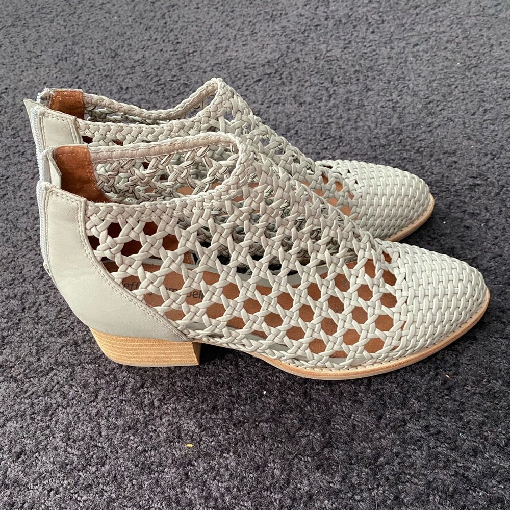Jeffrey Campbell Gray Kingman Woven Crochet Rattan Boots Size 7.5